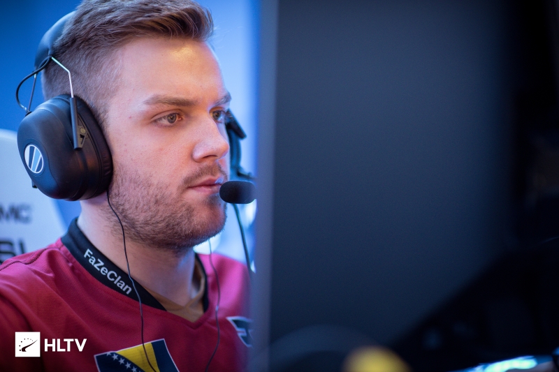 没有人！下路小组 + VicLa 加里奥的各种离谱操作 BNK FEARX 输给了 Dplus KIA 并遭遇三连败